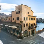 Apartments Florence -Ponte Vecchio View